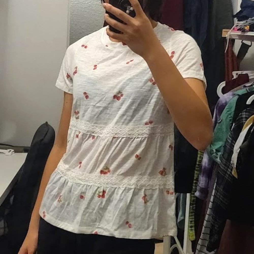 Como Blu White T-Shirt with Strawberry Print, Size S